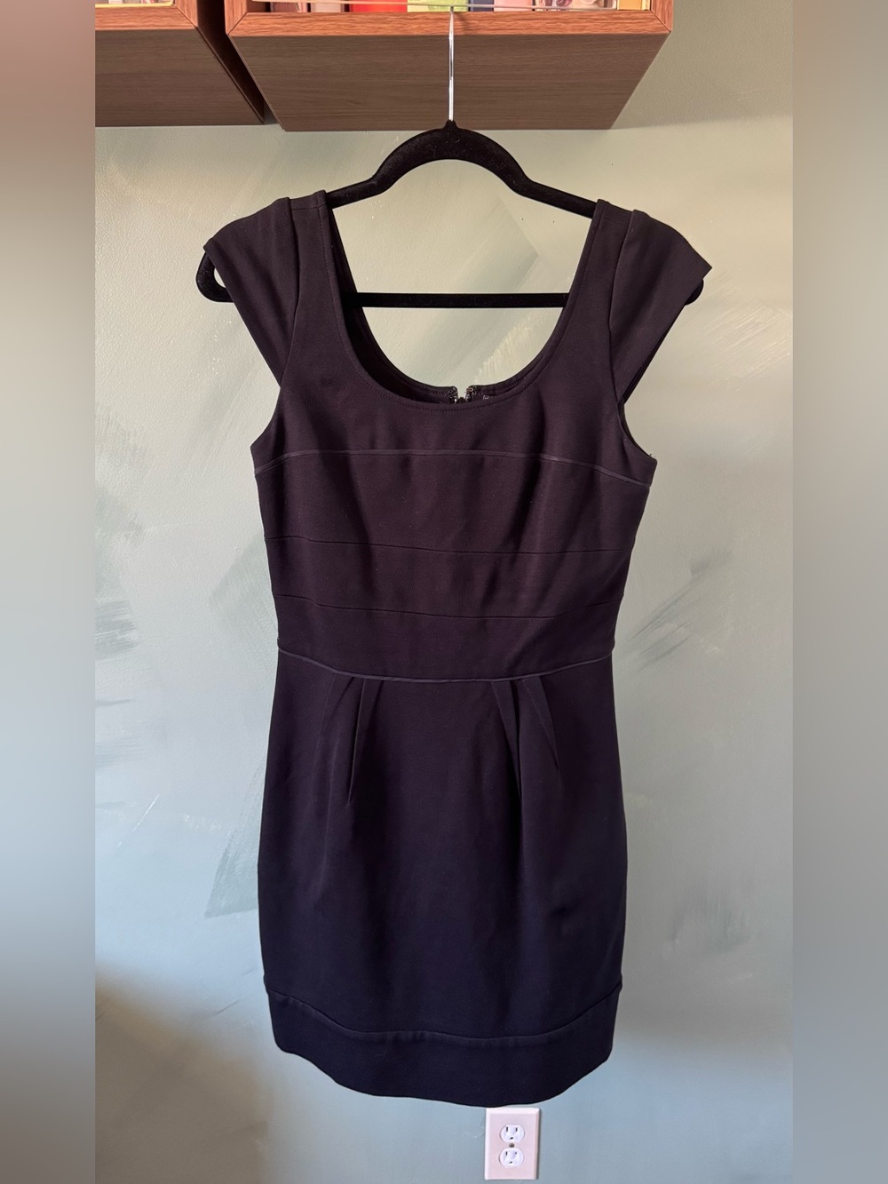BCBGMaxAzria Black Cap-Sleeve Midi Sheath Dress